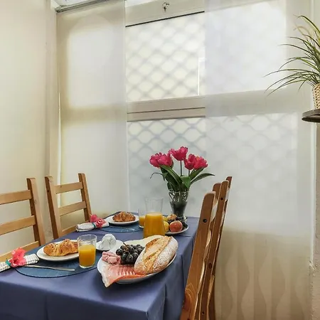 Host Wise - Lovely Bright Duplex - Prime Location *