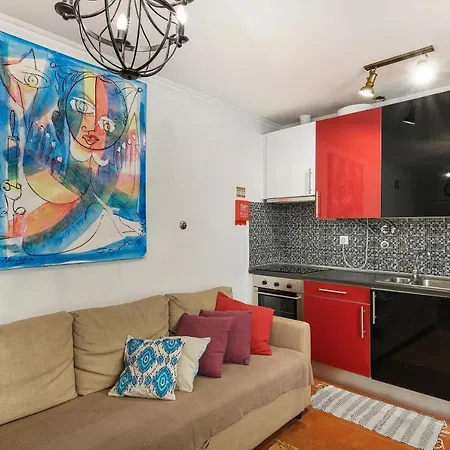 Апартаменты Host Wise - Lovely Bright Duplex - Prime Location Лиссабон